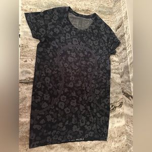 Swiftly Tech 2.0 short sleeve size 8 leopard print